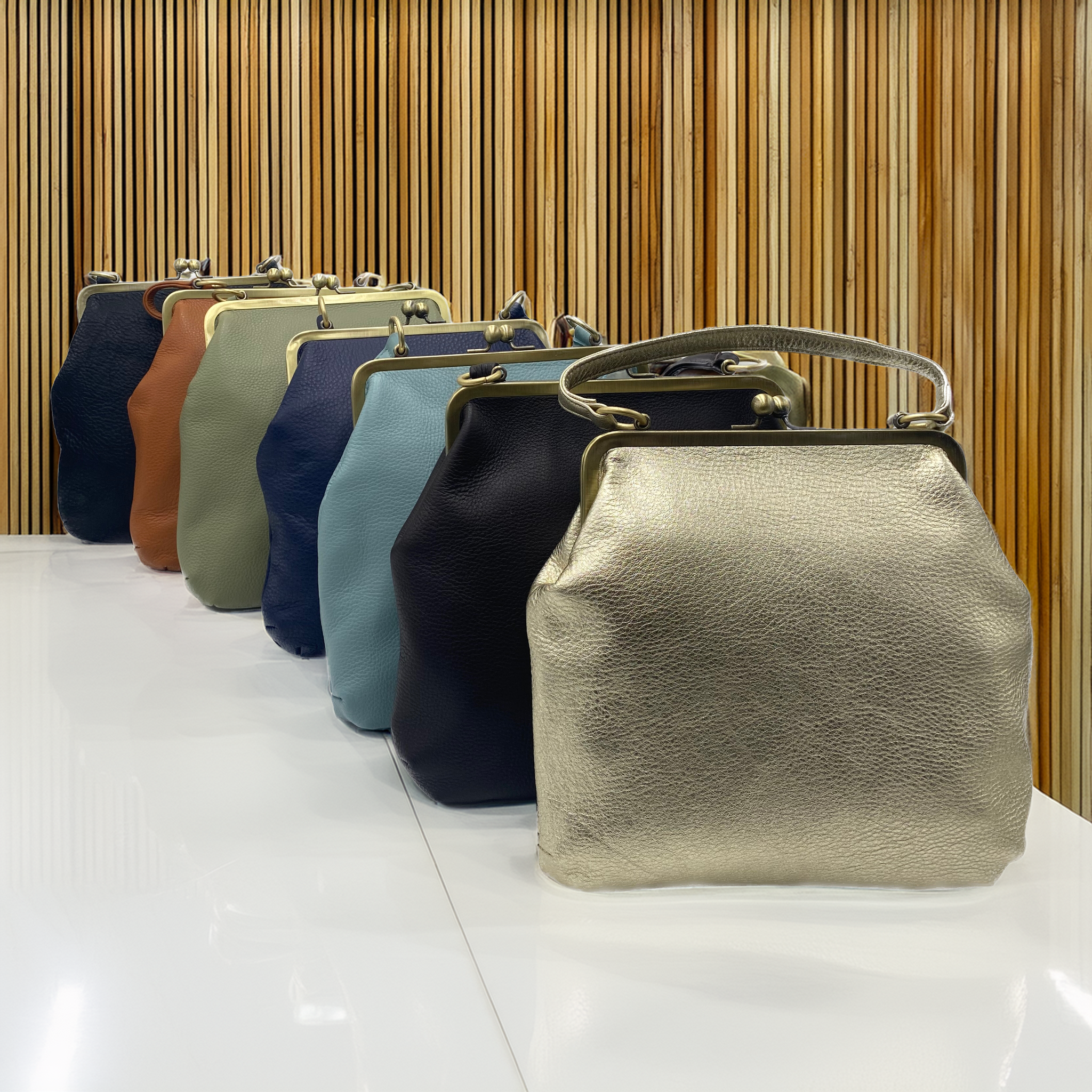 Schwarze Lederhandtasche - Zoe, Retro Damen Schultertasche und Umhängetasche