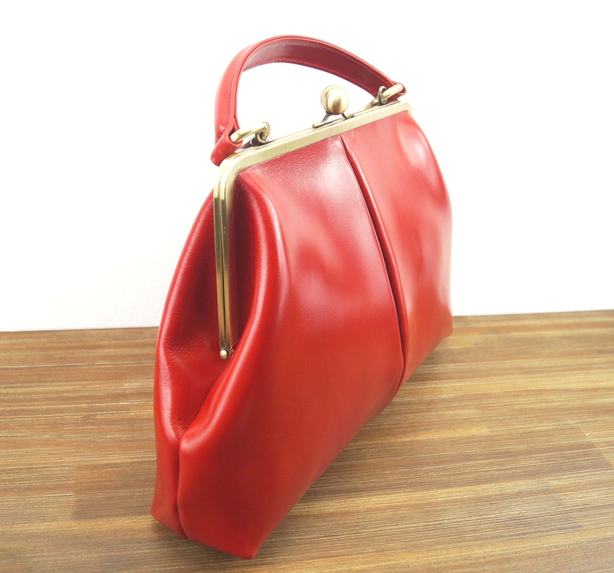 Retro Handtasche Damen, Bügeltasche "Olive" in rot, Ledertasche, Leder Henkeltasche, Leder Umhängetasche, Leder Schultertasche, Vintage Stil - Taschenkinder.de