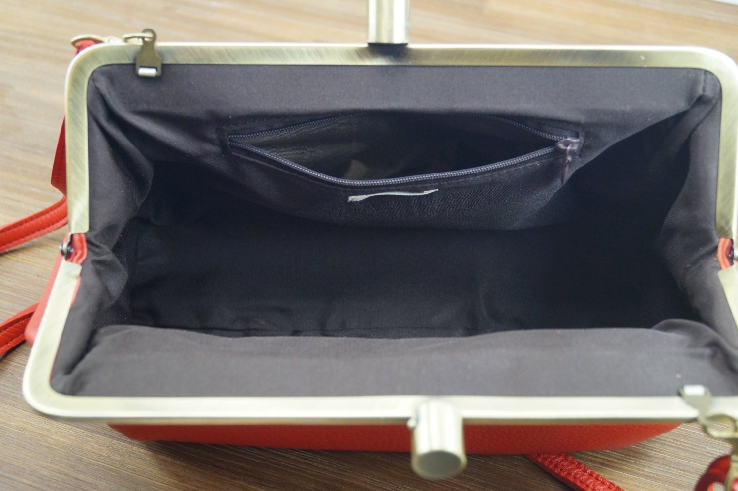 Vintage Leder Handtasche, Vintage Clutch "Dakota" in rot, Ledertasche, Leder Schultertasche, Leder Tasche mit Klippverschluss - Taschenkinder