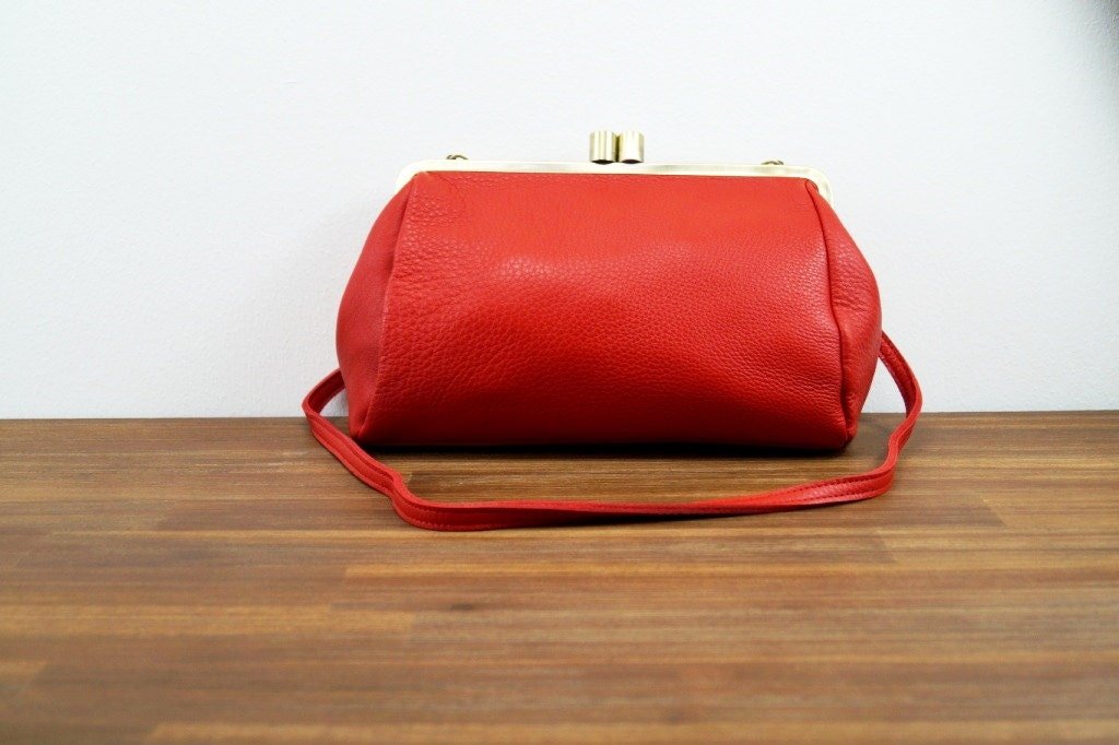 Vintage Leder Handtasche, Vintage Clutch "Dakota" in rot, Ledertasche, Leder Schultertasche, Leder Tasche mit Klippverschluss - Taschenkinder