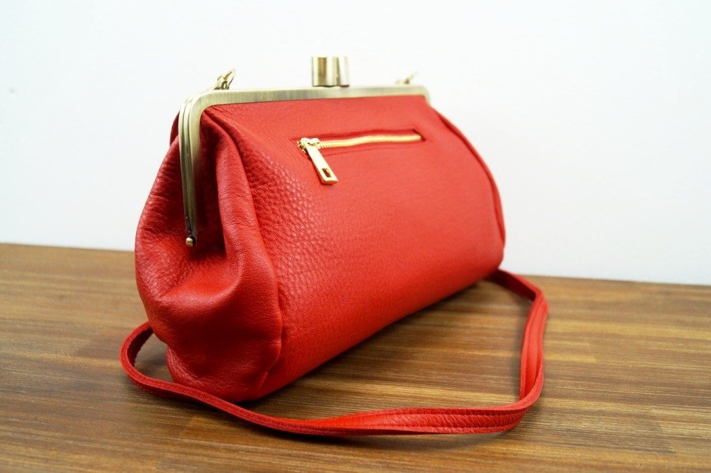 Vintage Leder Handtasche, Vintage Clutch "Dakota" in rot, Ledertasche, Leder Schultertasche, Leder Tasche mit Klippverschluss - Taschenkinder