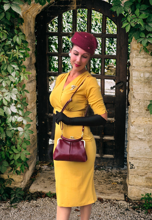 Vintage Damentasche aus Leder - Bügeltasche - Vintage Kleine Olive in Bordeauxrot - Umhängetasche und Handgelenkstasche