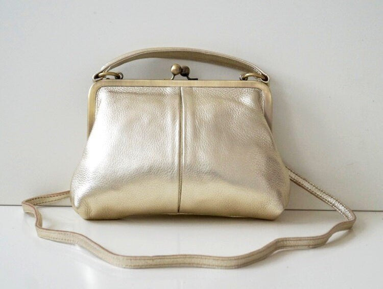 Leder Umhängetasche Damen - Kleine Olive in Gold - Ledertasche, Henkeltasche, Schultertasche - Retro-Stil - Taschenkinder.de